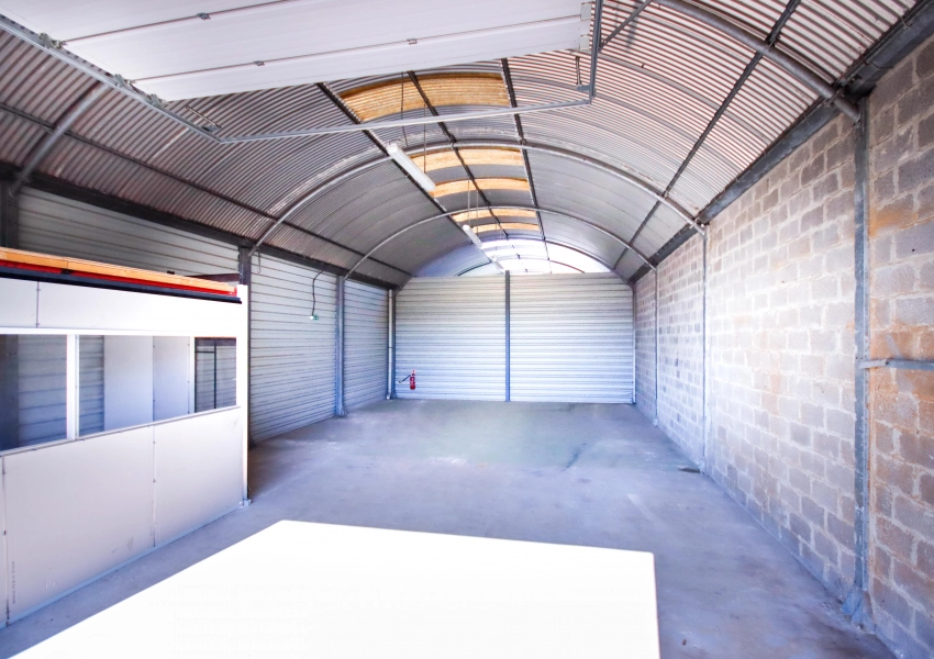 Espace de stockage de 128m²à Caen